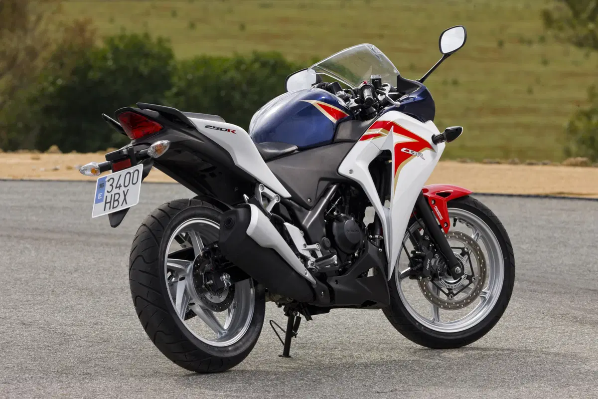 Honda CBR125R – CBR250R   (42)