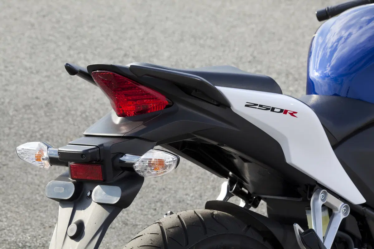 Honda CBR125R – CBR250R   (47)
