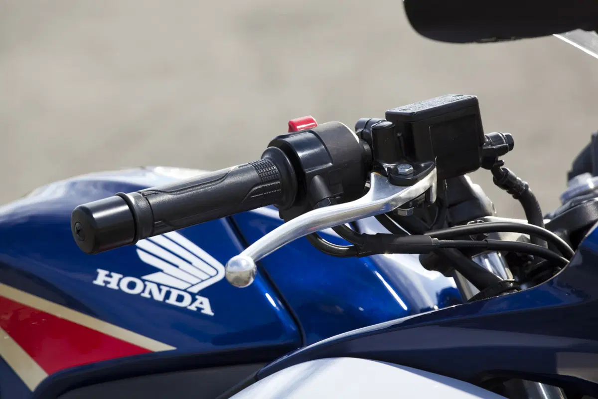 Honda CBR125R – CBR250R   (50)