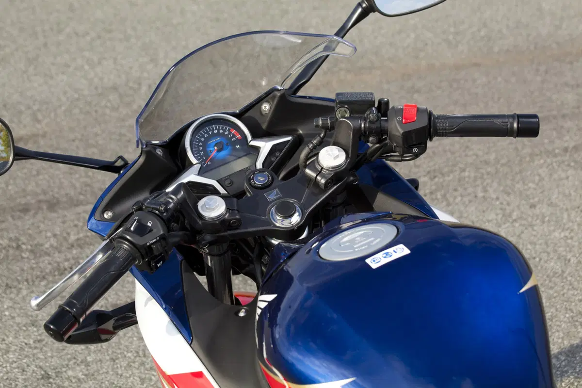 Honda CBR125R – CBR250R   (51)