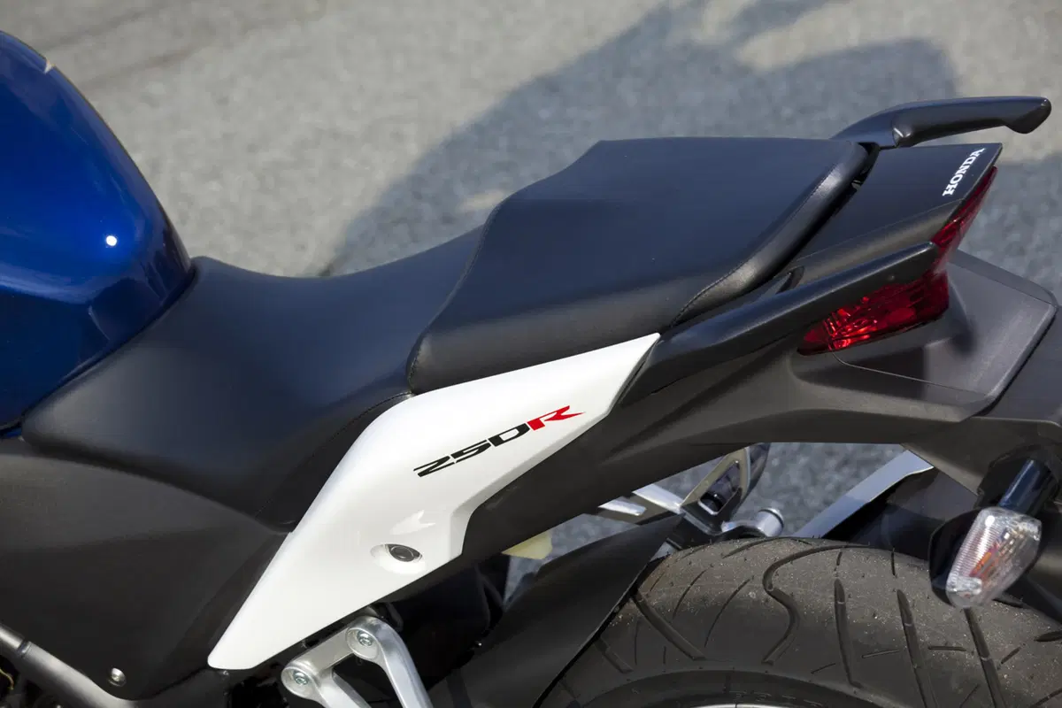 Honda CBR125R – CBR250R   (54)