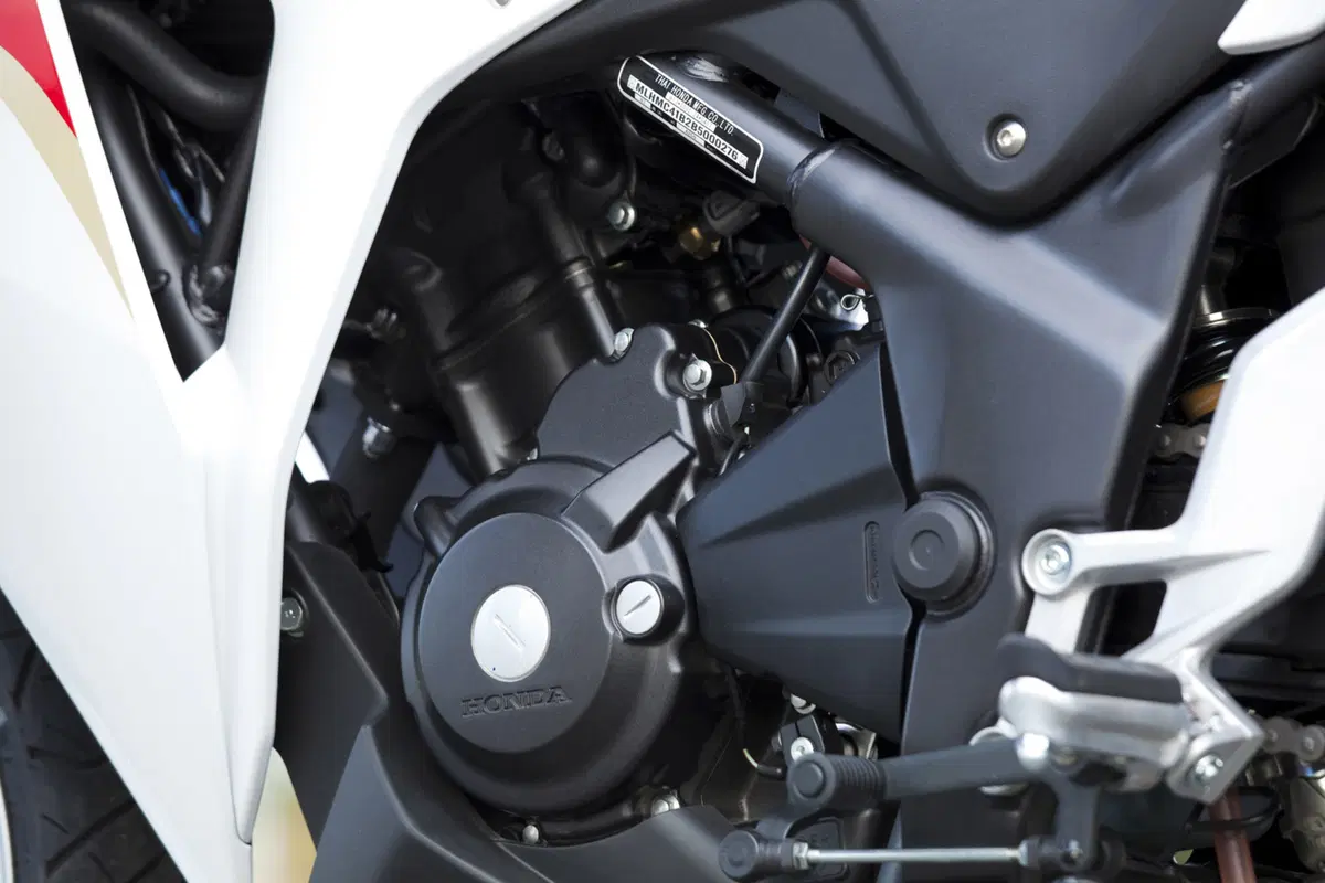 Honda CBR125R – CBR250R   (58)