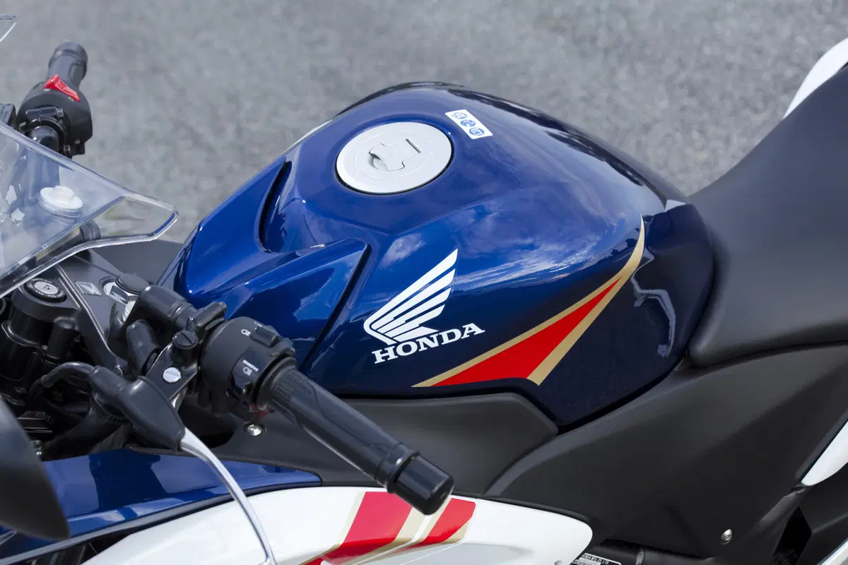 Honda CBR125R – CBR250R   (60)