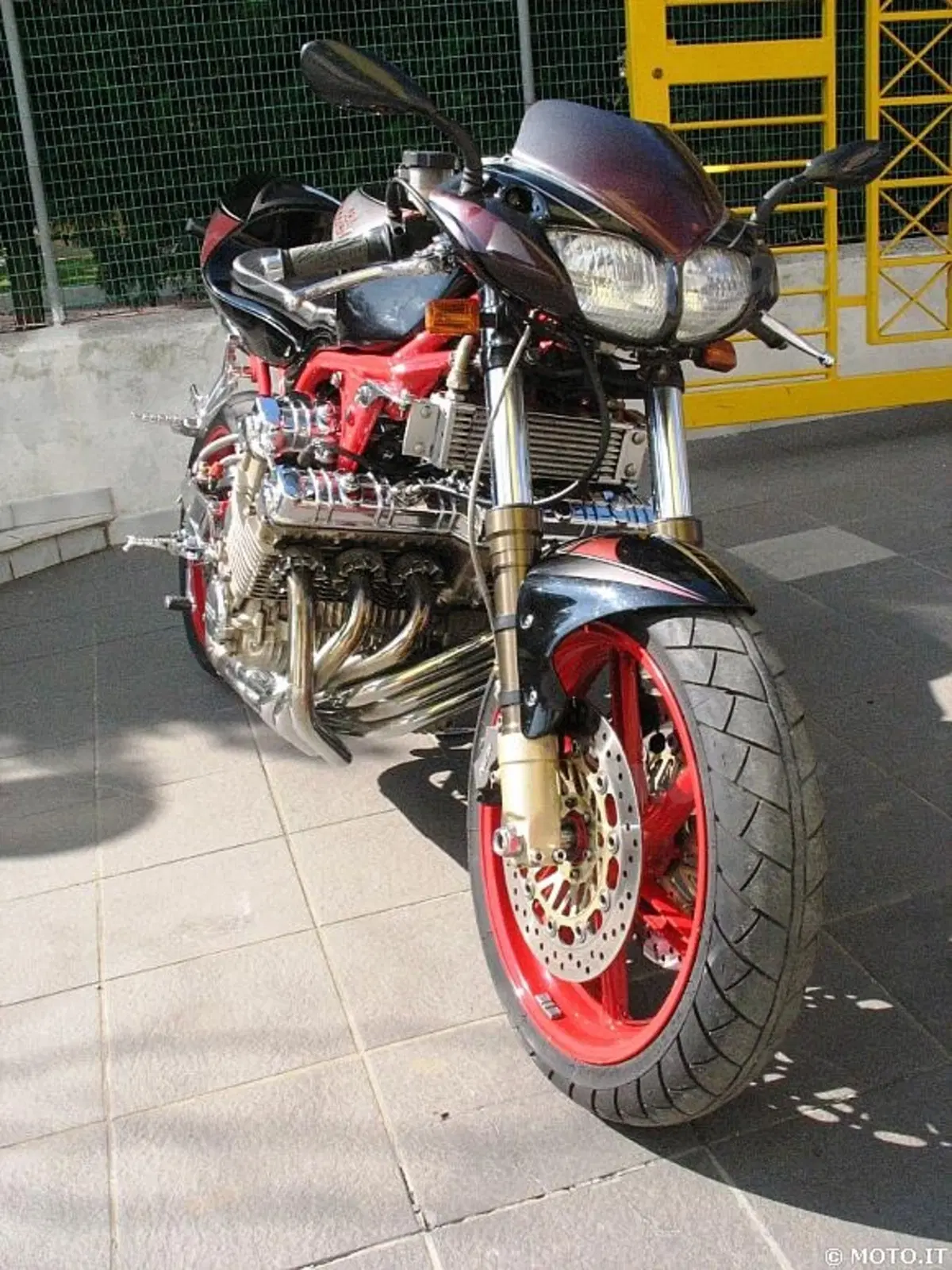 Le Strane di Moto.it: Honda CBX 6 cilindri (2)