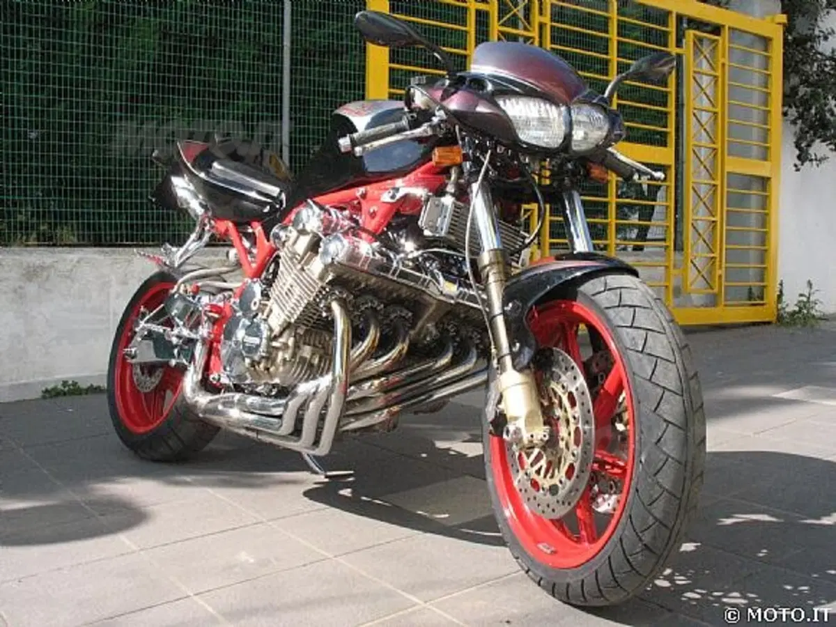Le Strane di Moto.it: Honda CBX 6 cilindri (3)