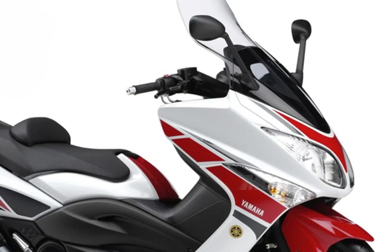 Yamaha T-MAX Anniversary 50°: lo vorreste anche in Italia? (2)