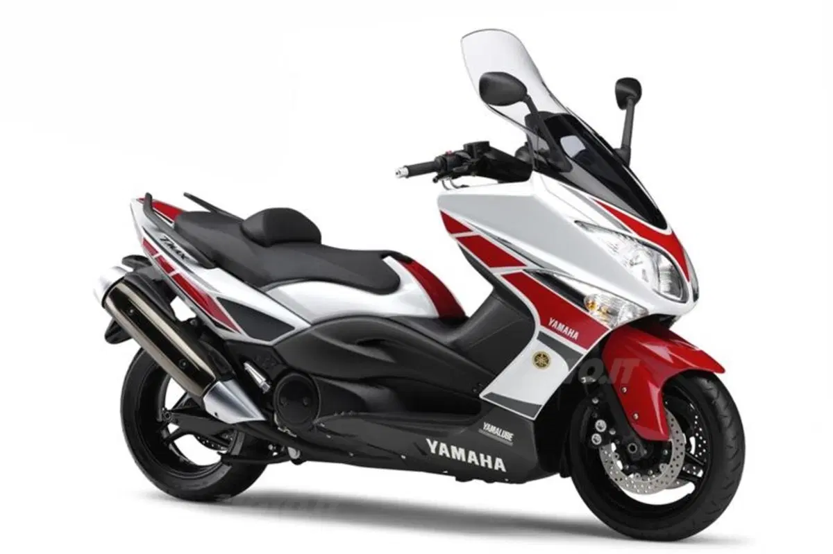 Yamaha T-MAX Anniversary 50°: lo vorreste anche in Italia? (3)