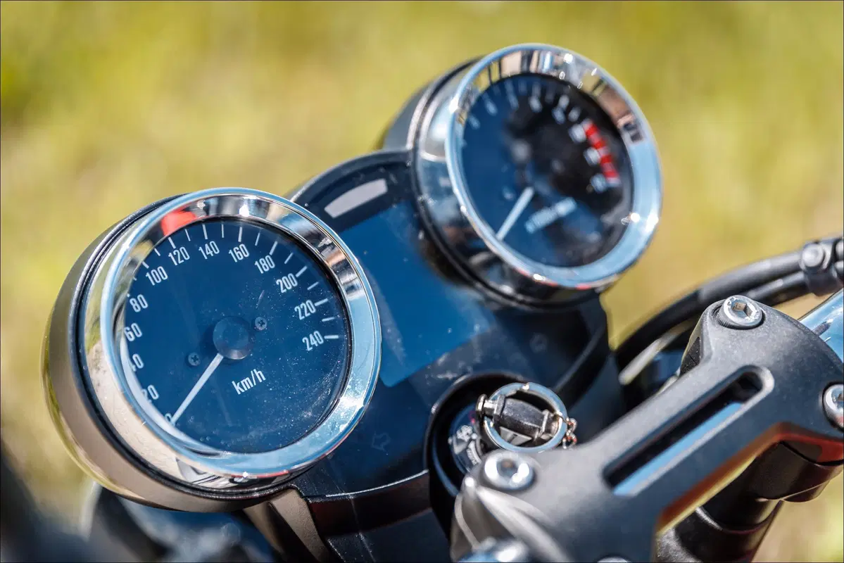 Le replicanti: Kawasaki Z900RS vs Suzuki Katana 1000 vs Triumph Speed Twin (4)