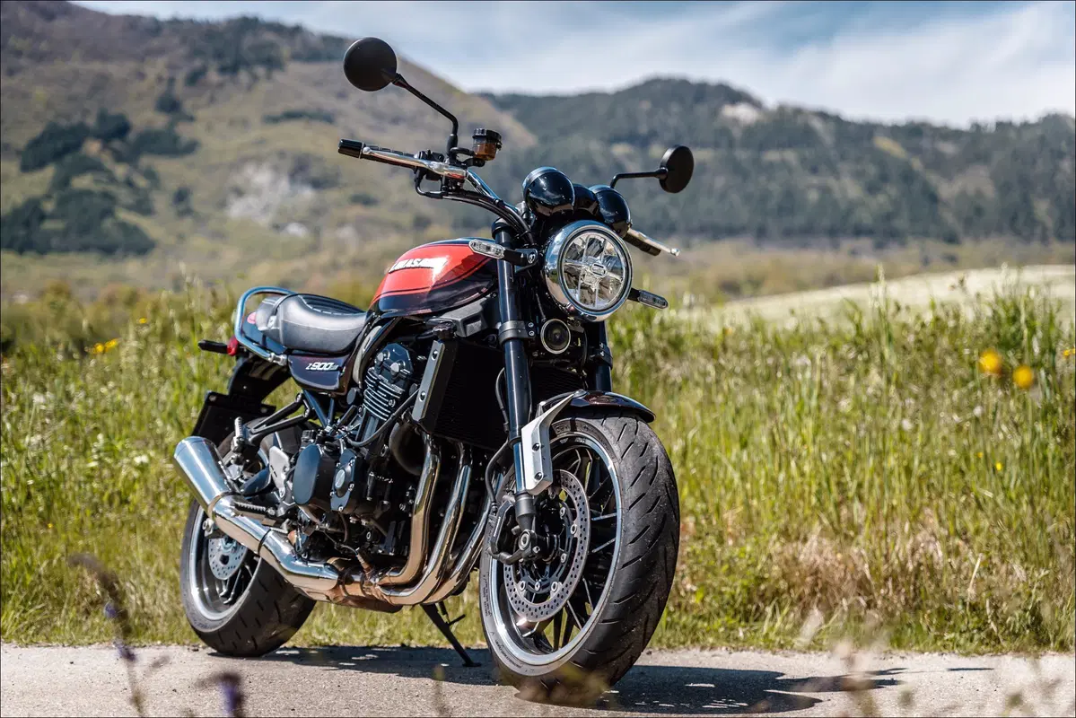 Le replicanti: Kawasaki Z900RS vs Suzuki Katana 1000 vs Triumph Speed Twin (6)