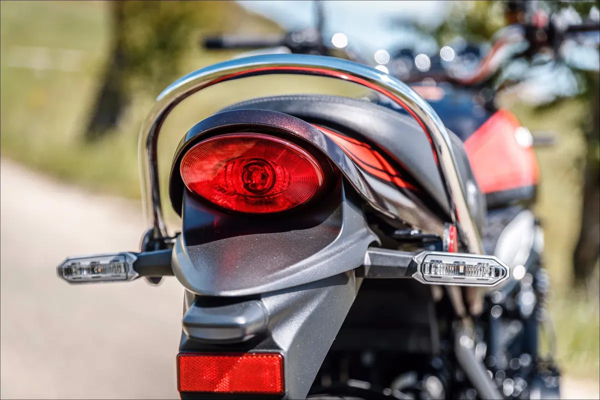 Le replicanti: Kawasaki Z900RS vs Suzuki Katana 1000 vs Triumph Speed Twin (7)