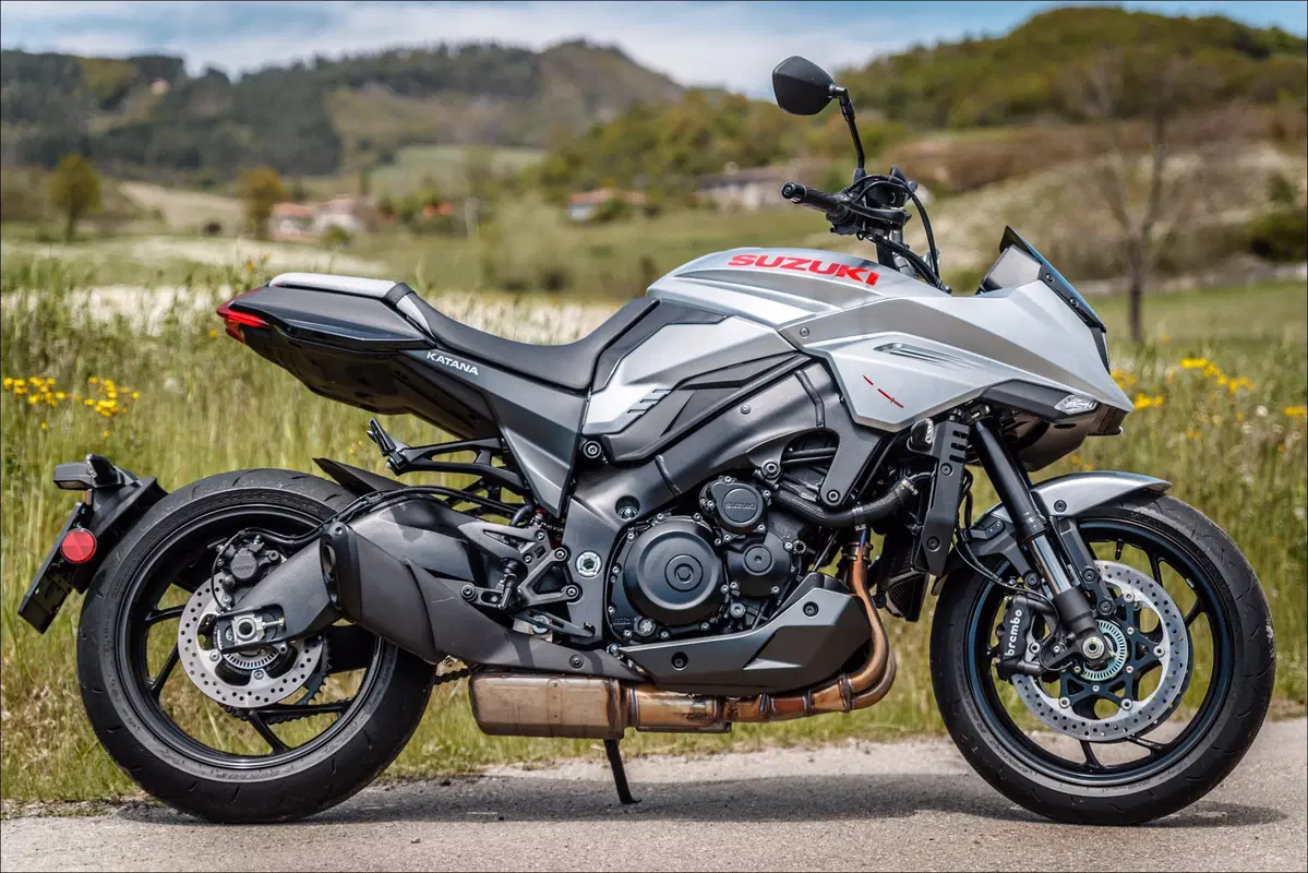 Le replicanti: Kawasaki Z900RS vs Suzuki Katana 1000 vs Triumph Speed Twin (2)