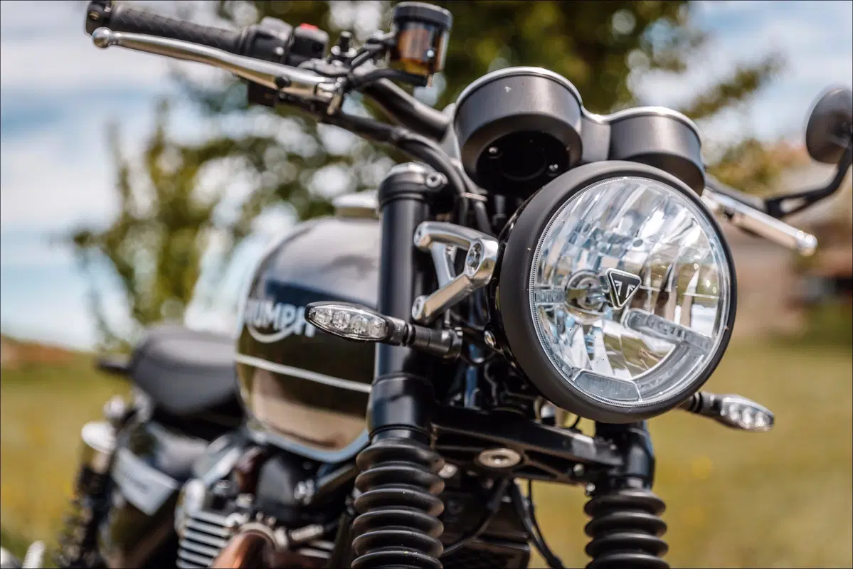 Le replicanti: Kawasaki Z900RS vs Suzuki Katana 1000 vs Triumph Speed Twin (4)