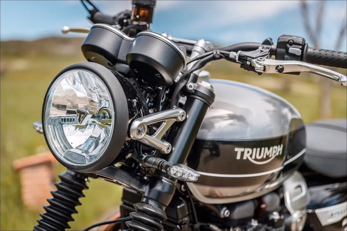 Le replicanti: Kawasaki Z900RS vs Suzuki Katana 1000 vs Triumph Speed Twin (5)