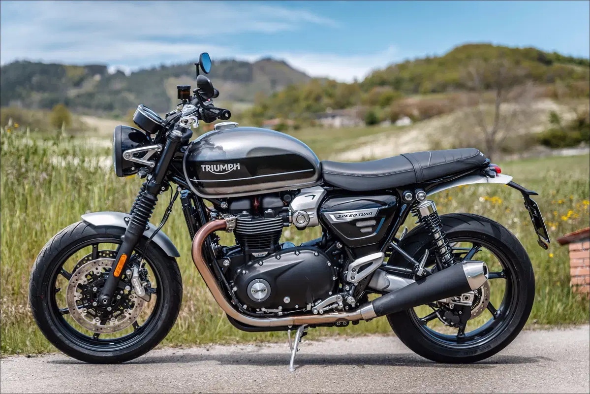 Le replicanti: Kawasaki Z900RS vs Suzuki Katana 1000 vs Triumph Speed Twin