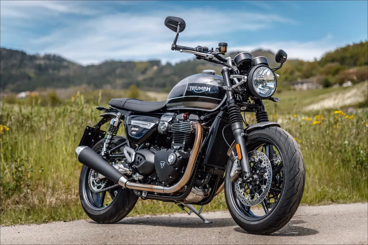 Le replicanti: Kawasaki Z900RS vs Suzuki Katana 1000 vs Triumph Speed Twin (3)