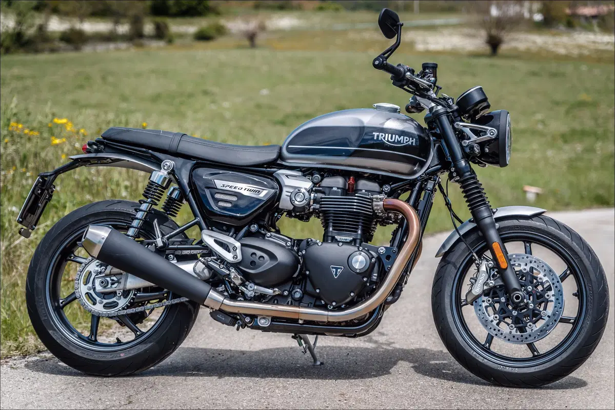 Le replicanti: Kawasaki Z900RS vs Suzuki Katana 1000 vs Triumph Speed Twin (2)
