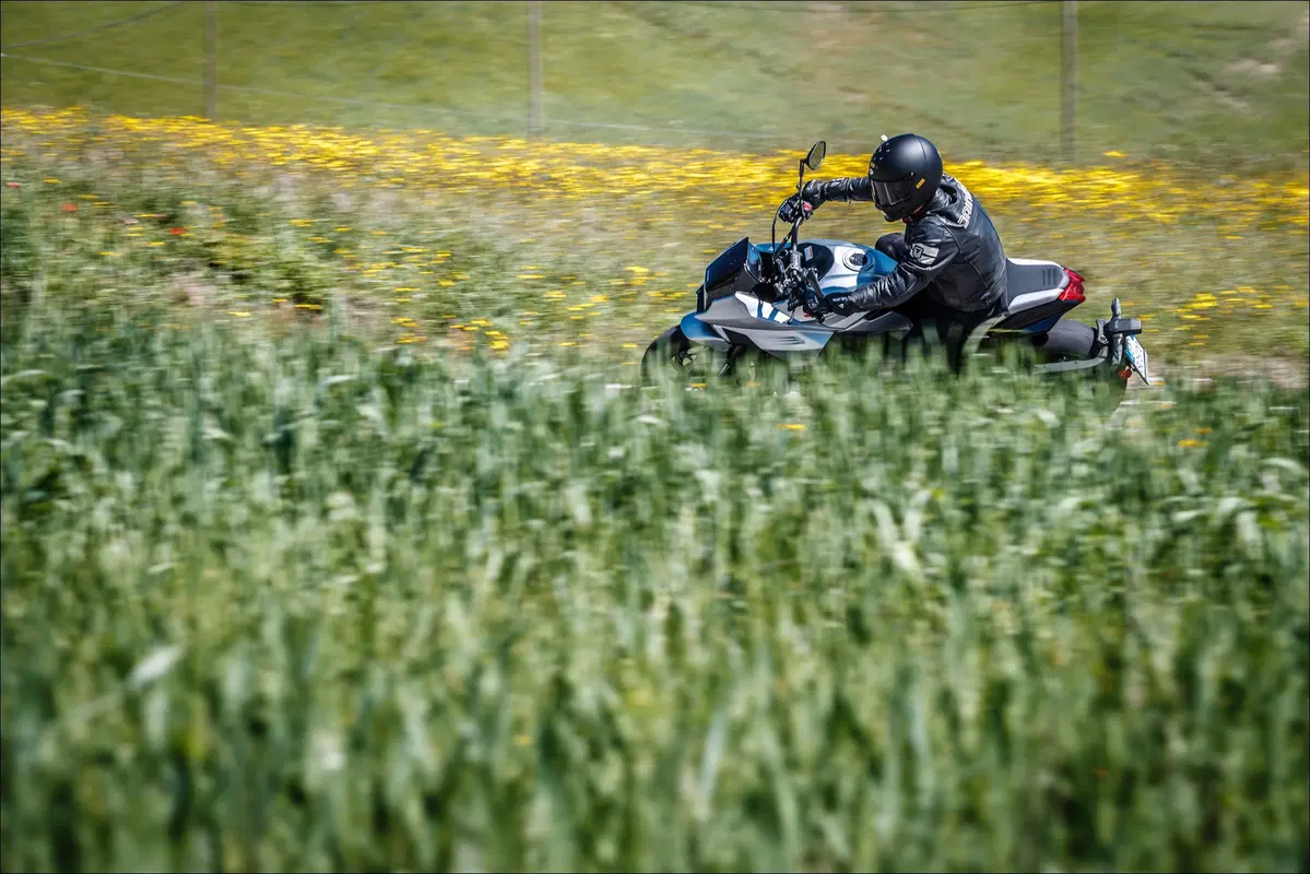Le replicanti: Kawasaki Z900RS vs Suzuki Katana 1000 vs Triumph Speed Twin