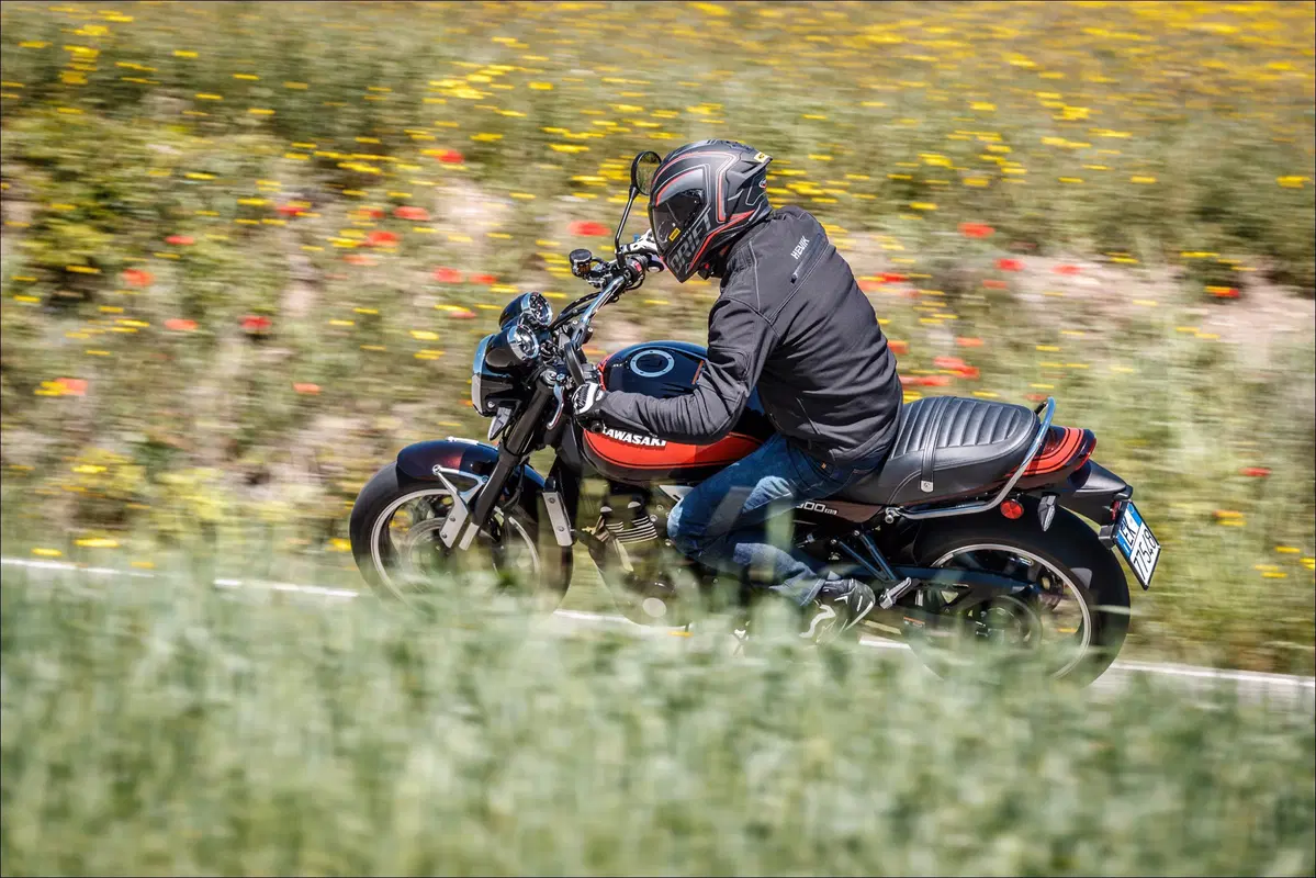 Le replicanti: Kawasaki Z900RS vs Suzuki Katana 1000 vs Triumph Speed Twin (5)