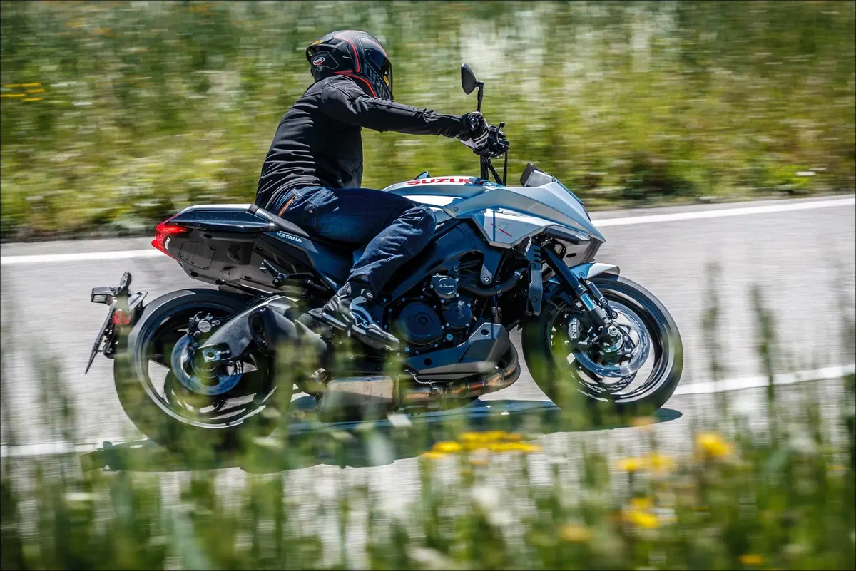 Le replicanti: Kawasaki Z900RS vs Suzuki Katana 1000 vs Triumph Speed Twin (7)