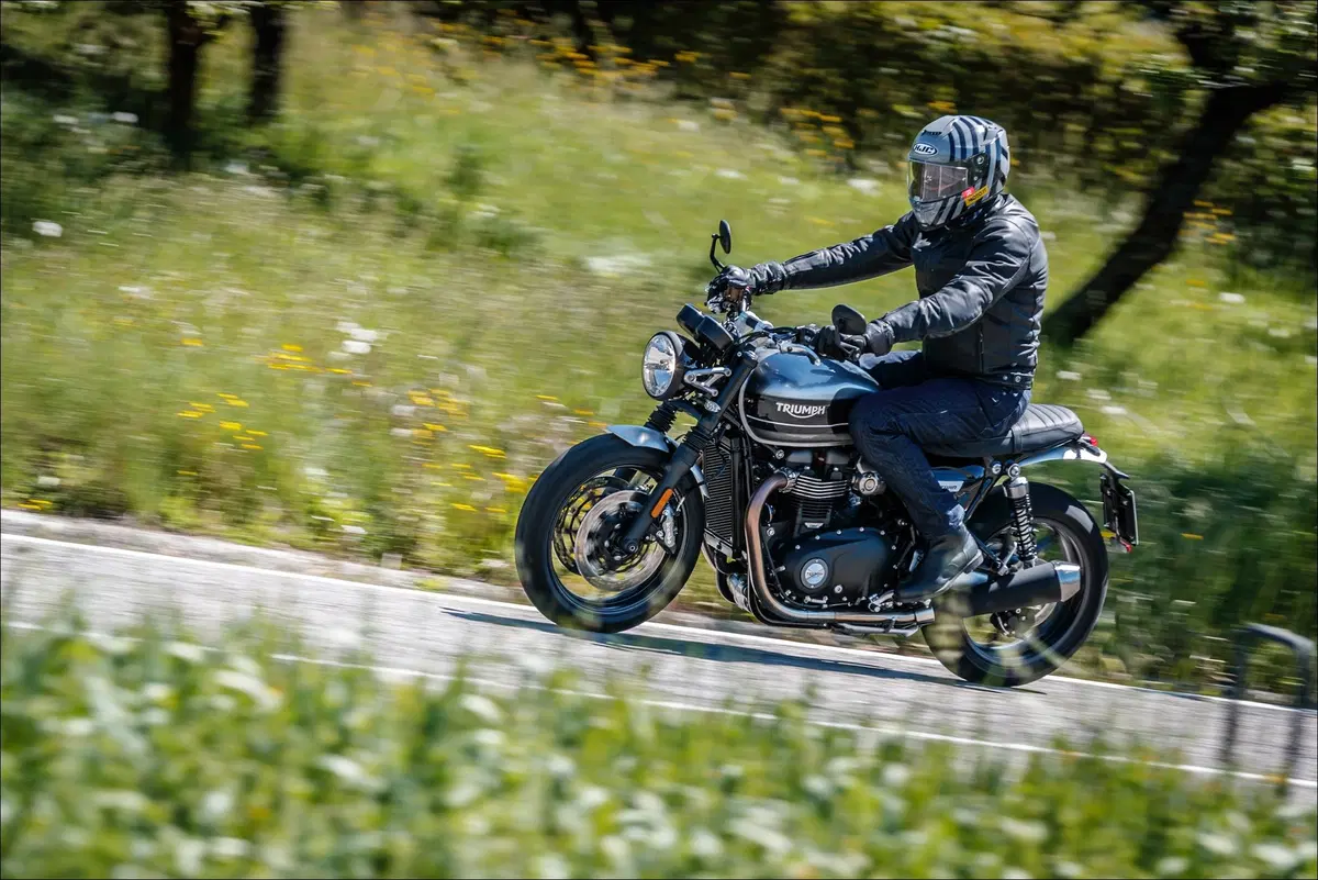 Le replicanti: Kawasaki Z900RS vs Suzuki Katana 1000 vs Triumph Speed Twin (8)