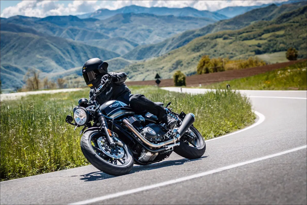 Le replicanti: Kawasaki Z900RS vs Suzuki Katana 1000 vs Triumph Speed Twin (12)