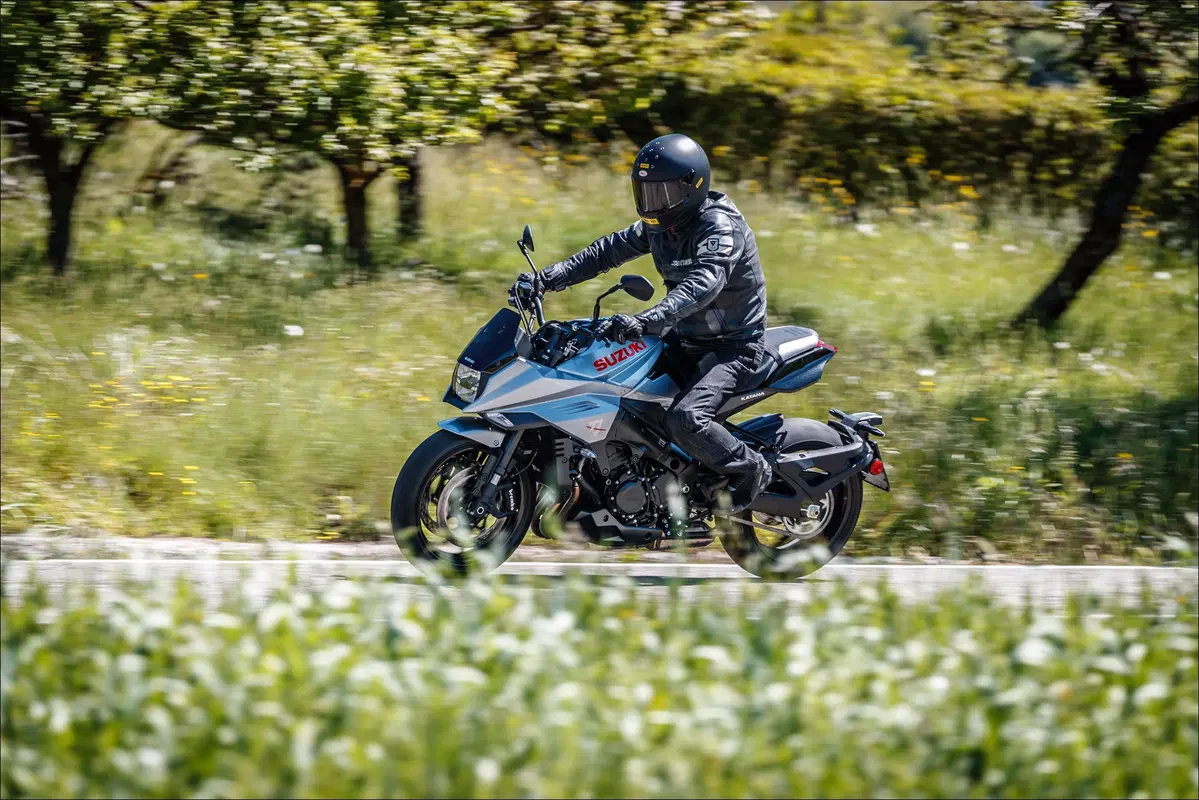 Le replicanti: Kawasaki Z900RS vs Suzuki Katana 1000 vs Triumph Speed Twin (14)