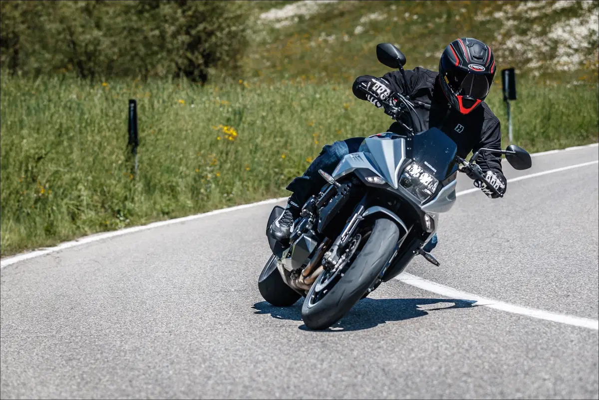Le replicanti: Kawasaki Z900RS vs Suzuki Katana 1000 vs Triumph Speed Twin (15)