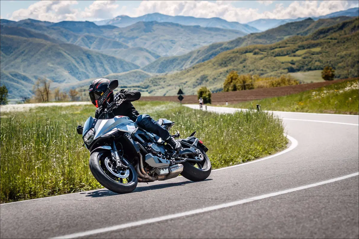 Le replicanti: Kawasaki Z900RS vs Suzuki Katana 1000 vs Triumph Speed Twin (16)