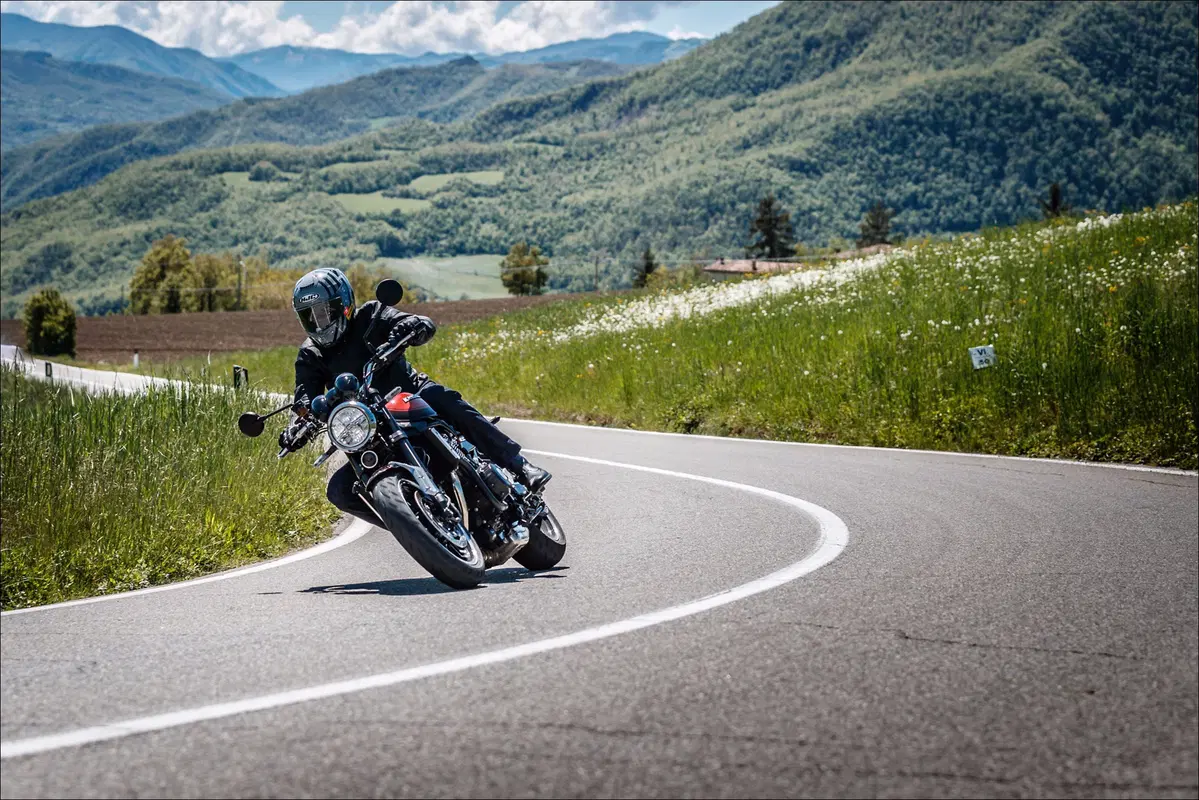 Le replicanti: Kawasaki Z900RS vs Suzuki Katana 1000 vs Triumph Speed Twin (19)