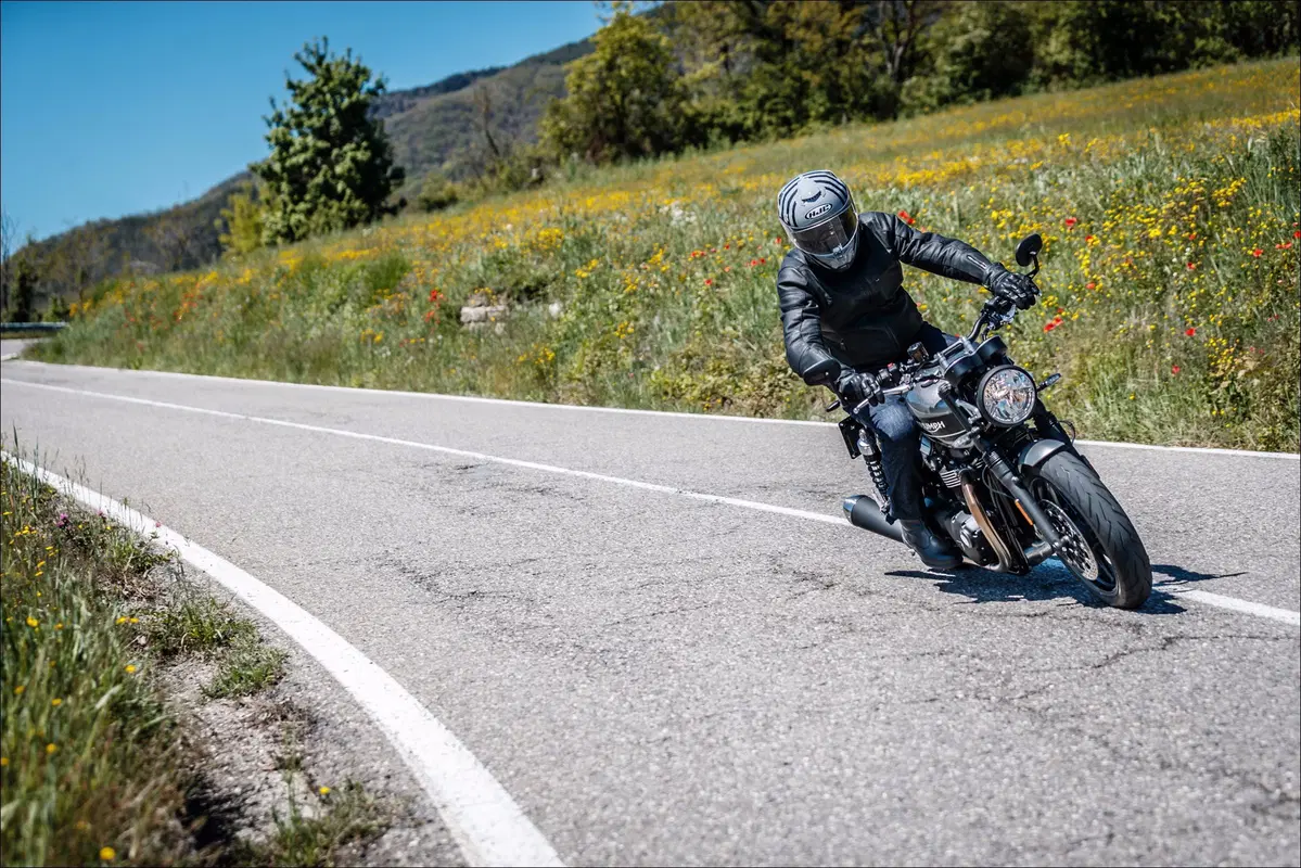 Le replicanti: Kawasaki Z900RS vs Suzuki Katana 1000 vs Triumph Speed Twin (20)