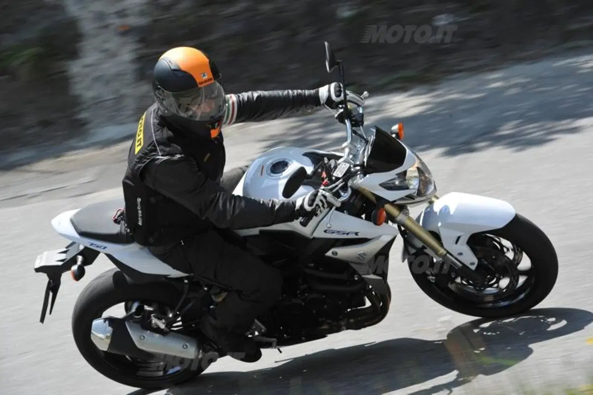 Test caschi. Shark Vision-R (3)