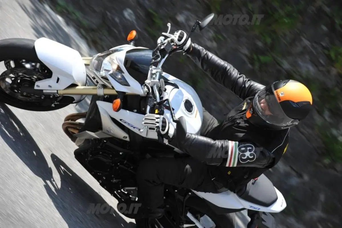Test caschi. Shark Vision-R (5)