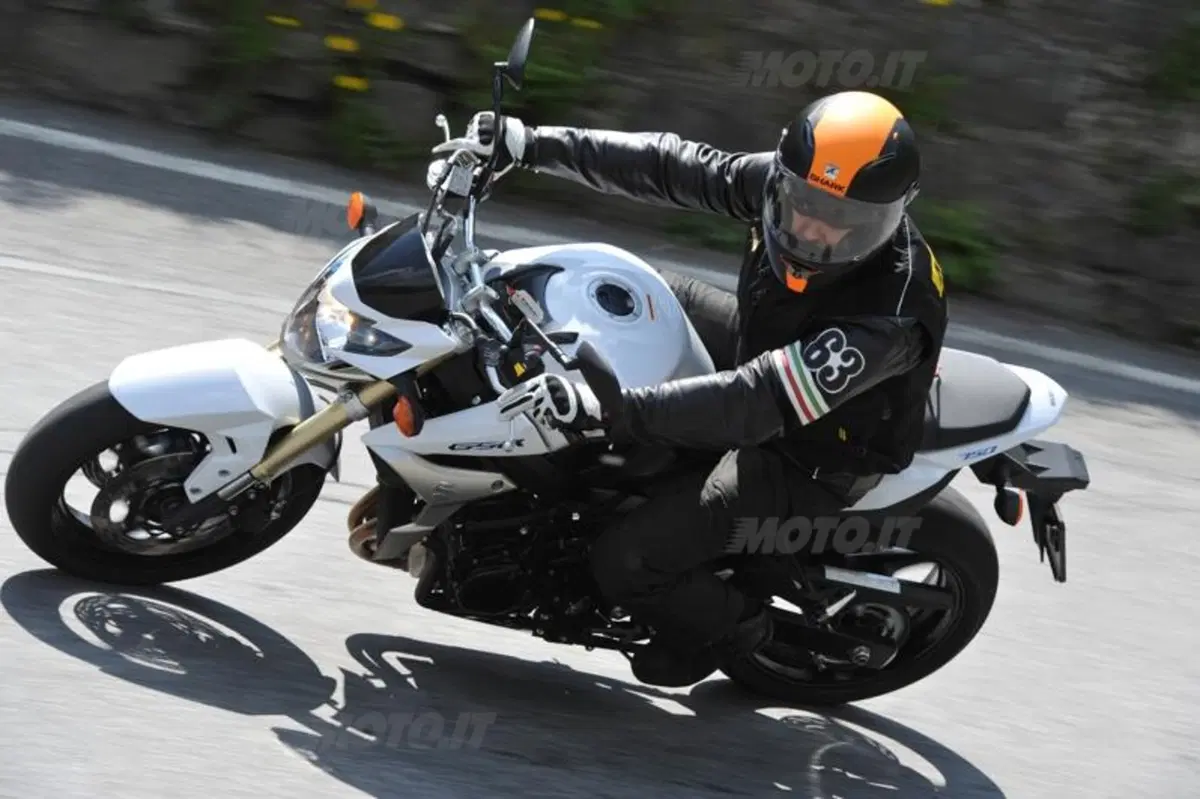 Test caschi. Shark Vision-R (6)