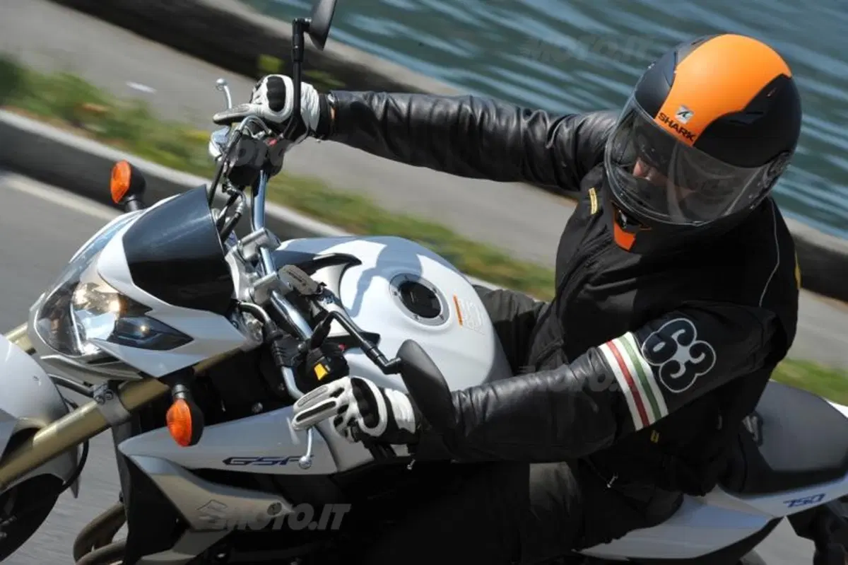 Test caschi. Shark Vision-R (9)
