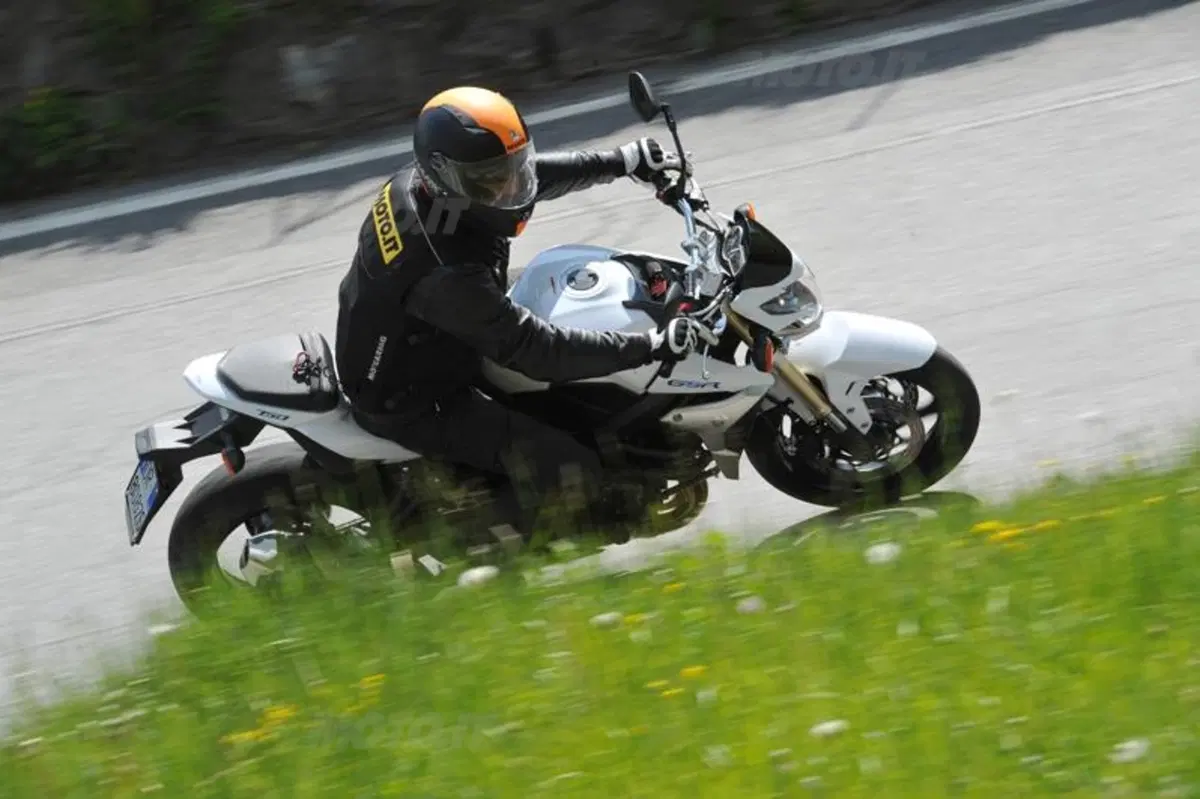 Test caschi. Shark Vision-R (10)