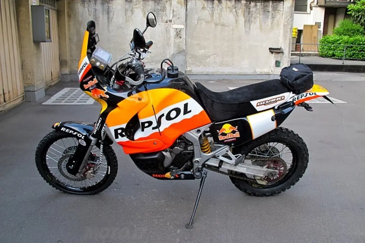 Special Honda Africa Twin XRV 750  (4)