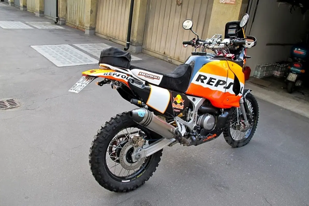 Special Honda Africa Twin XRV 750  (6)