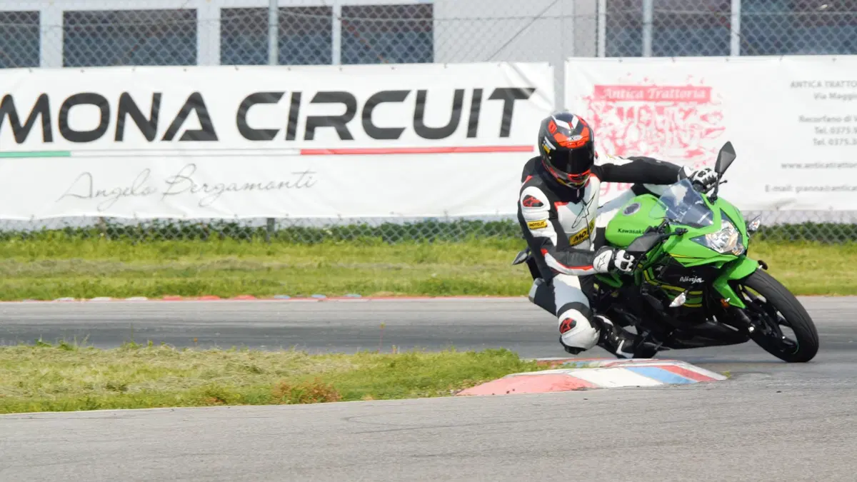 Realtà vs videogame: Kawasaki Ninja 125, la prova in compagnia di Blink46 (2)