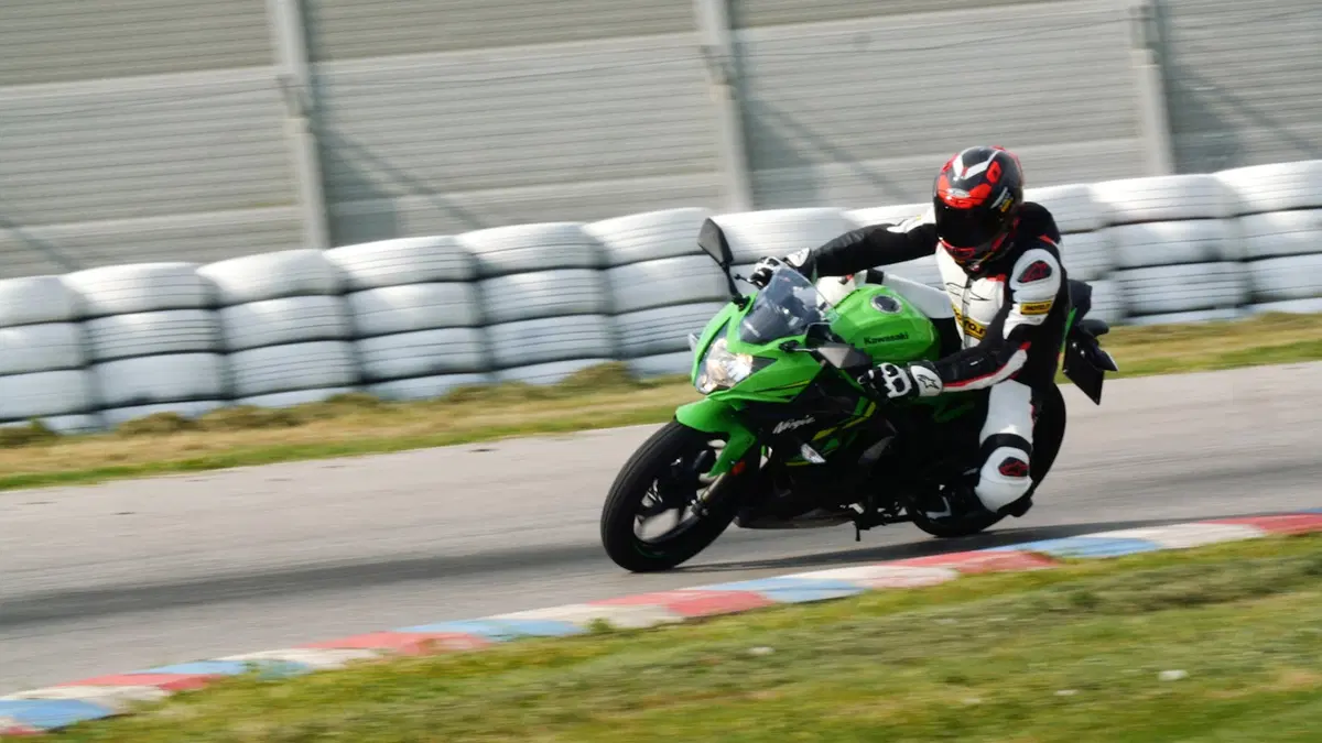 Realtà vs videogame: Kawasaki Ninja 125, la prova in compagnia di Blink46 (4)