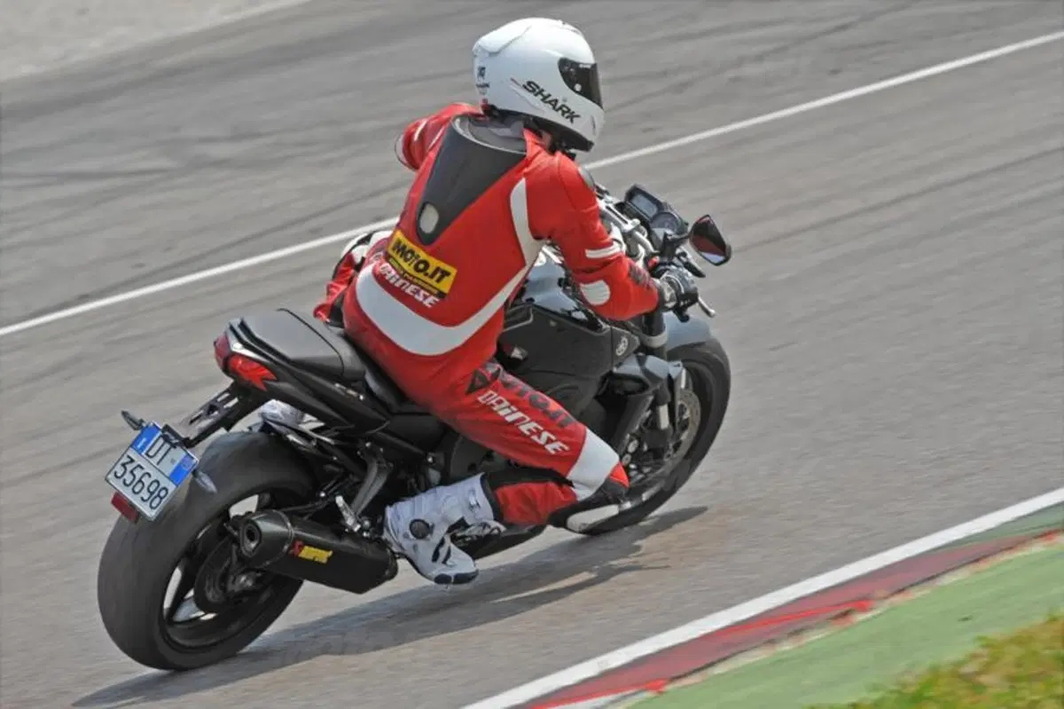 Test caschi. Shark Race-R Pro (3)