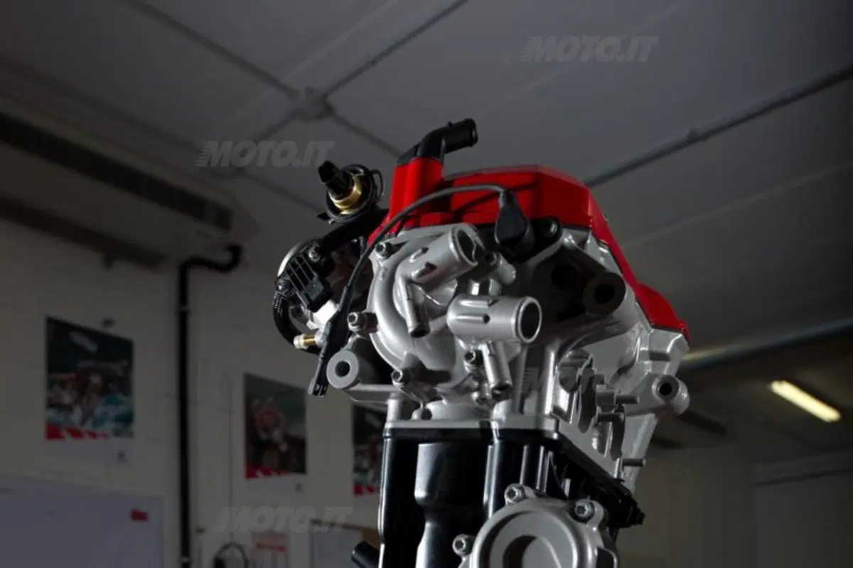 Husqvarna 900. Gli sketch della Supermoto (9)