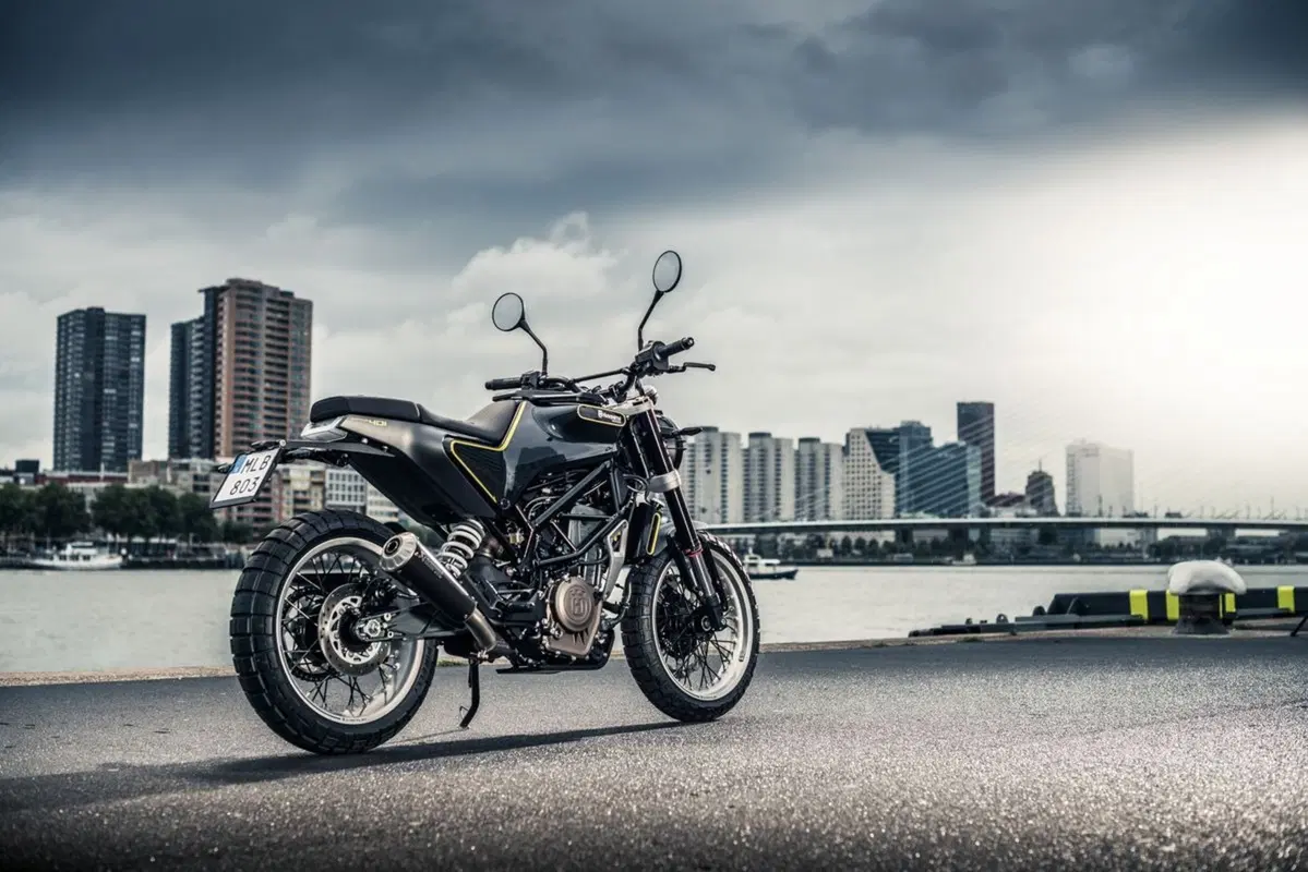 Unboxing della Husqvarna Svartpilen 401 (6)