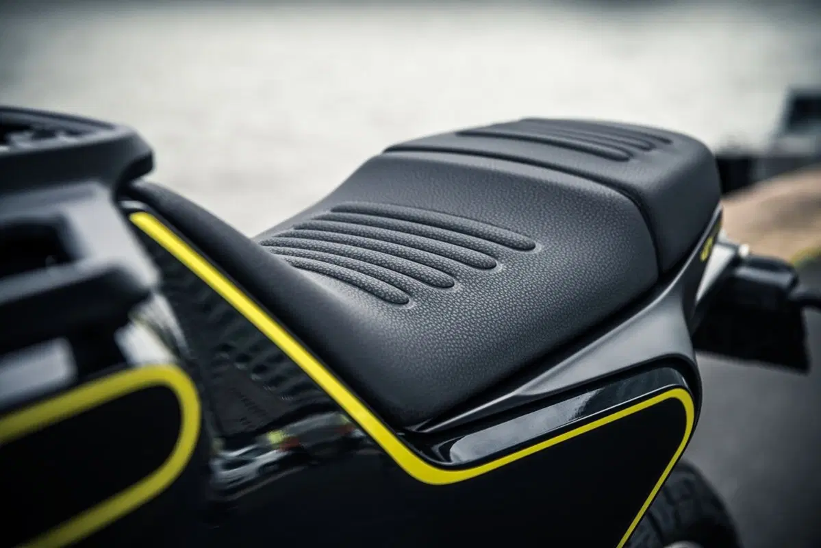 Unboxing della Husqvarna Svartpilen 401 (4)
