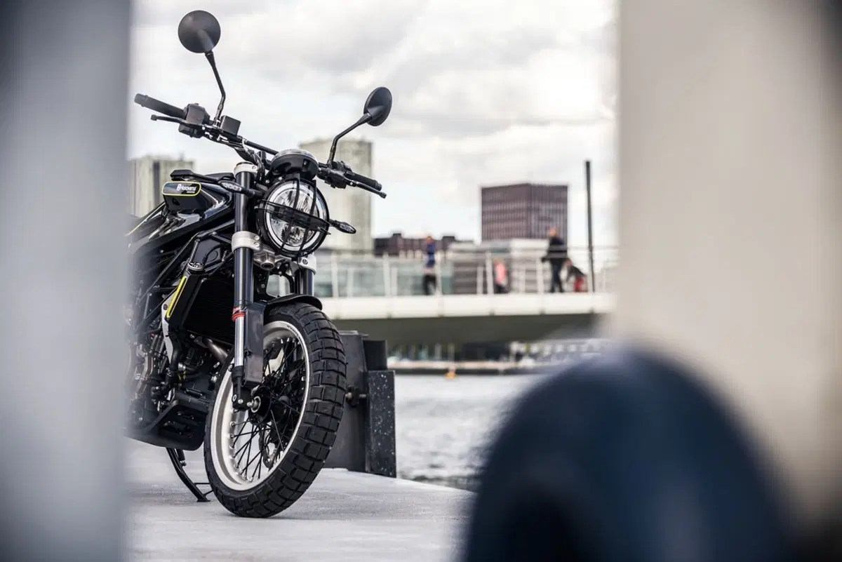 Unboxing della Husqvarna Svartpilen 401 (5)