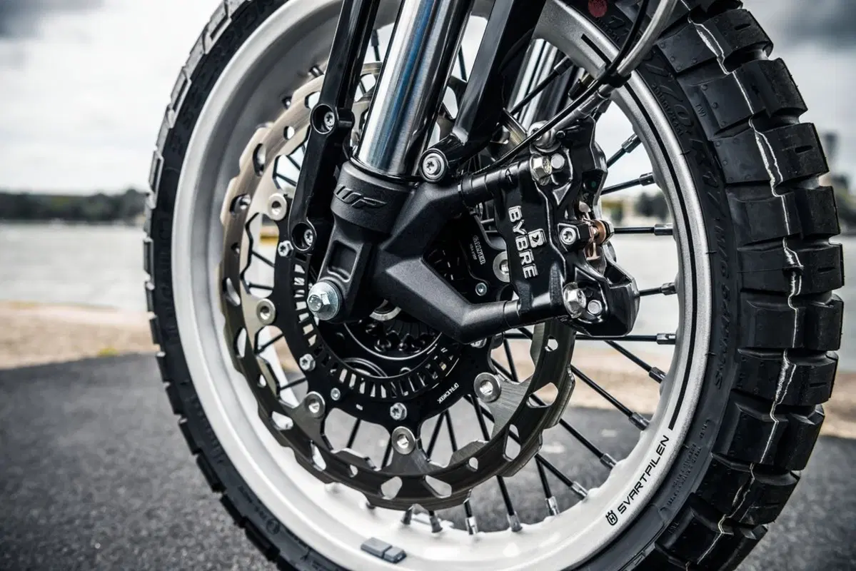 Unboxing della Husqvarna Svartpilen 401 (8)