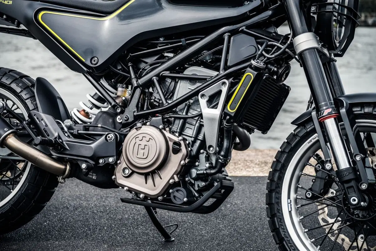 Unboxing della Husqvarna Svartpilen 401 (3)