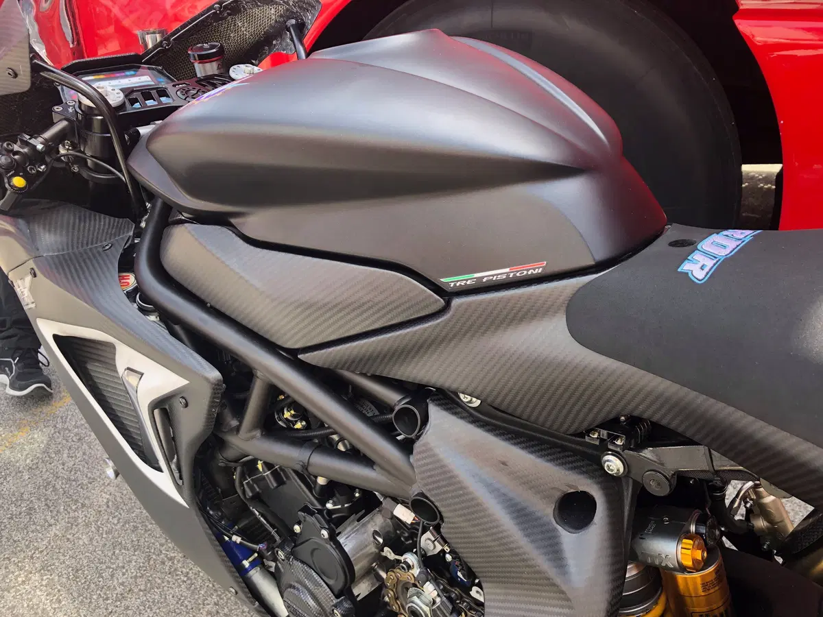 MV Agusta F3XX 800. La fuoriserie (4)