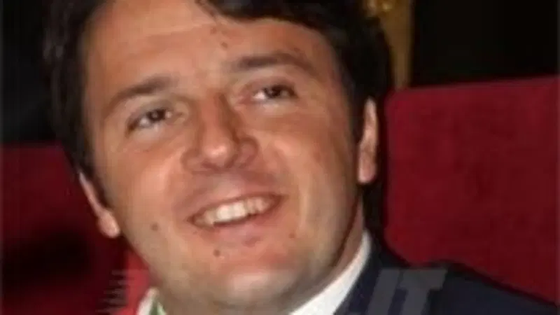 Renzi raccoglie firme per "l'ergastolo della patente"