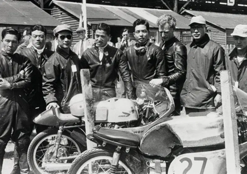 Il team Honda all'esordio mondiale al TT del 1959