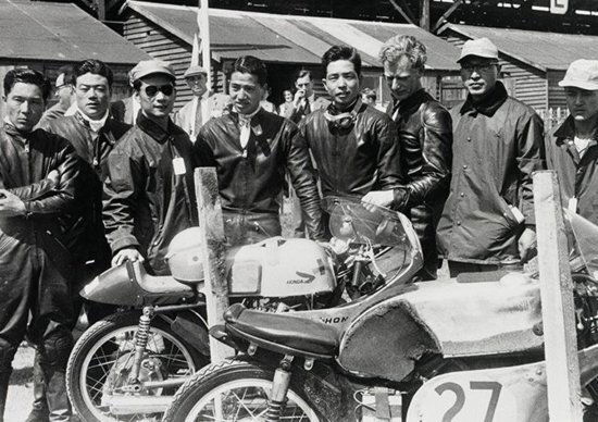 Il team Honda all'esordio mondiale al TT del 1959